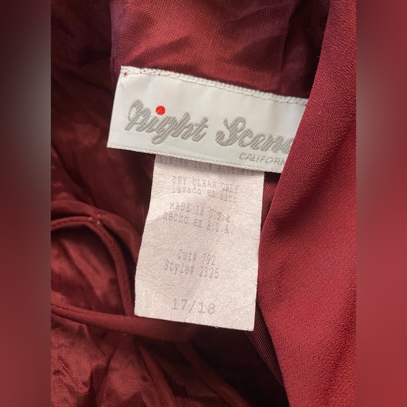 Women’s Ruffle Sleeveless Night Scene 90s Burgundy Prom Dress with shawl - Picture 8 of 9